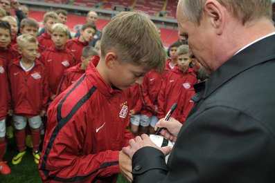 Владимир Путин проинспектировал строительство стадионов