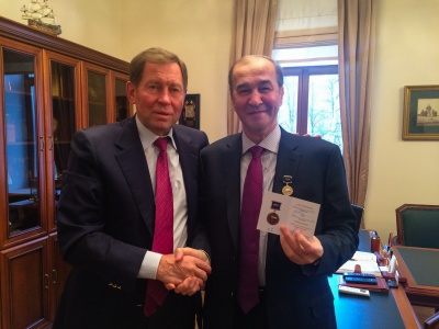 Анвар Шамузафаров награжден Медалью «В честь 25-летия Российского Союза строителей»