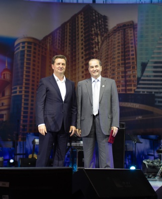 Президенту СРО НП «Объединение генподрядчиков в строительстве» Анвару Шамузафарову вручена награда