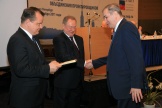 Заместитель министра регионального развития РФ И.В. Пономарев и Президент Национального объединения проектировщиков М.М. Посохин награждают Президента НП «Объединение строительных организаций среднего и малого бизнеса» А.Ш. Шамузафарова медалью «За укрепление государства Российского», 20 декабря 2011, Санкт-Петербург. 